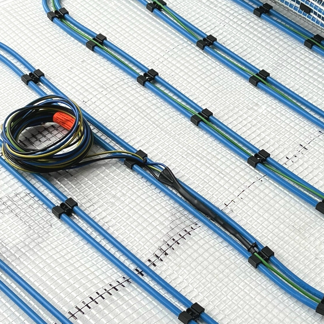 Duo Hybrid Warmwasser Elektro Fußbodenheizung | Set mit Heizmatte und Anschlussteile